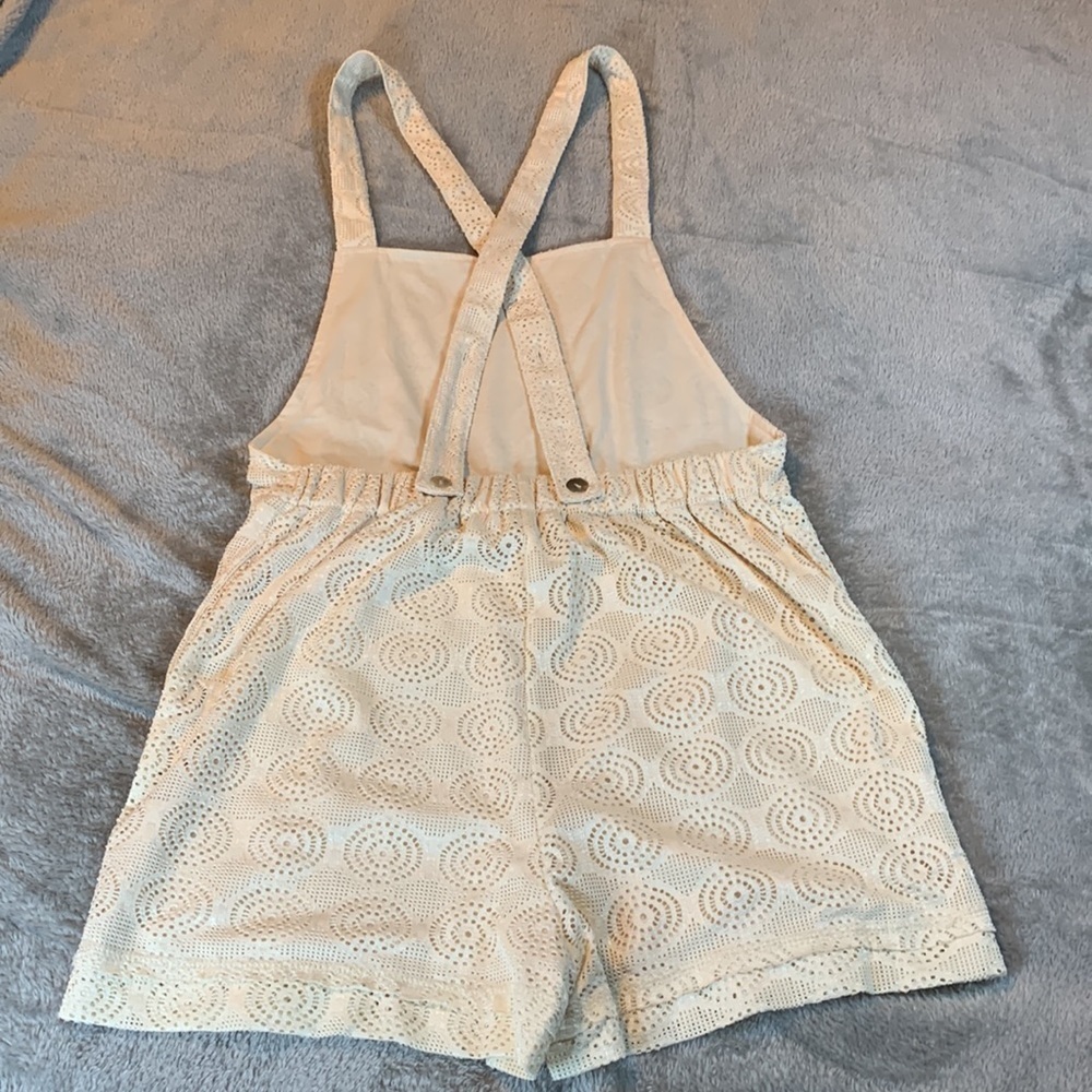 Entro Cream Lace Adjustable Overall Shorts - Picture 4 of 7